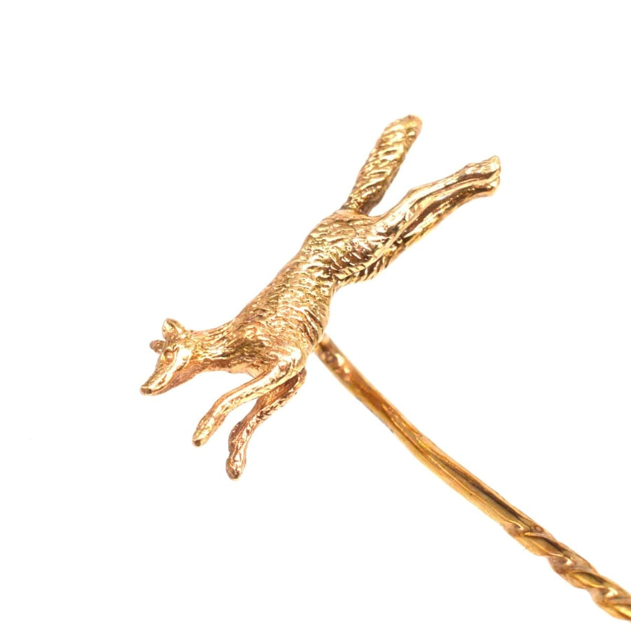 1950s 9ct gold tie pin featuring a running fox design, showcasing intricate detail and craftsmanship.