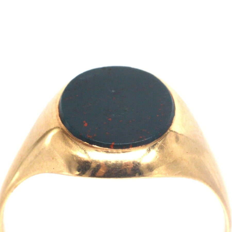1960s 9ct gold signet ring featuring a polished bloodstone centerpiece, stylish antique jewelry in excellent condition.