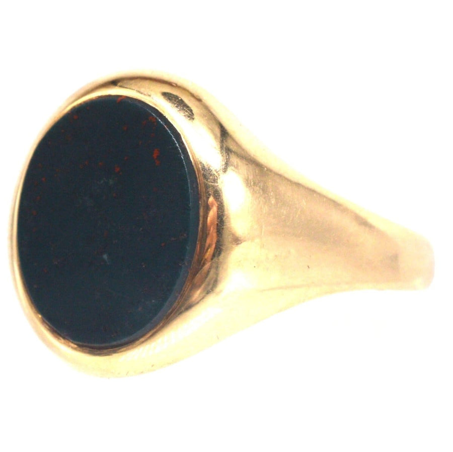 1960s 9ct gold signet ring featuring a polished bloodstone, stylish antique jewelry from Birmingham.