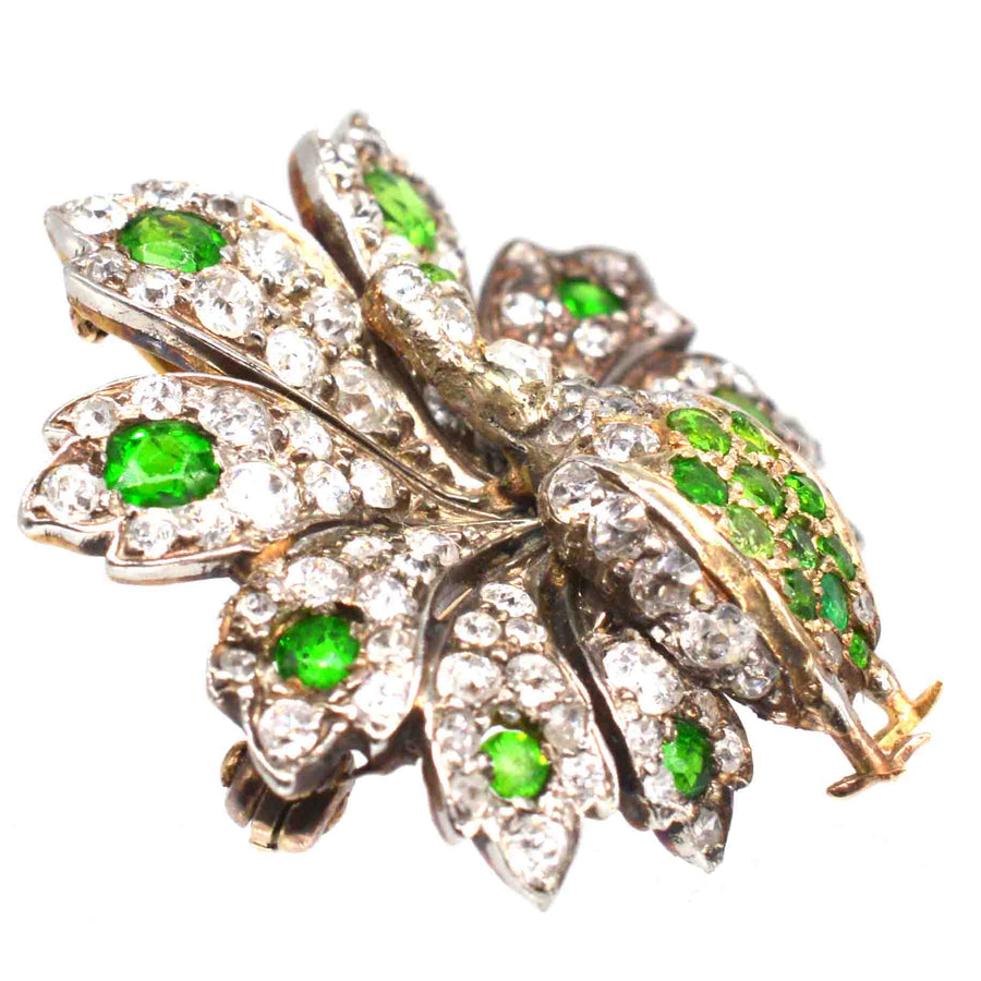 French Belle Epoque peacock brooch in 18ct gold, adorned with green demantoid garnets and sparkling diamonds.