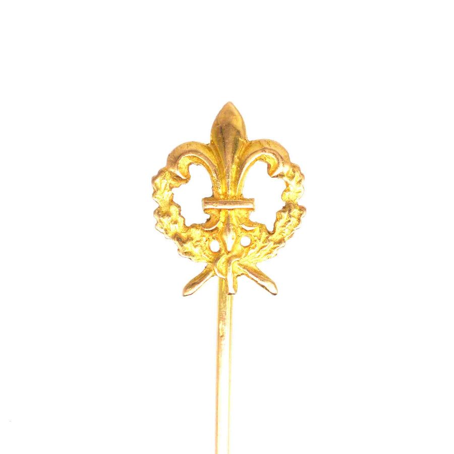Elegant 18ct gold Edwardian fleur-de-lis wreath tie pin, perfect for enhancing any tie or lapel.