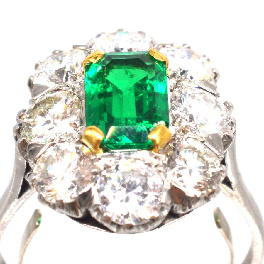 Art Deco 18ct gold ring featuring a certificated Colombian emerald and diamond cluster, elegant and sumptuous design.