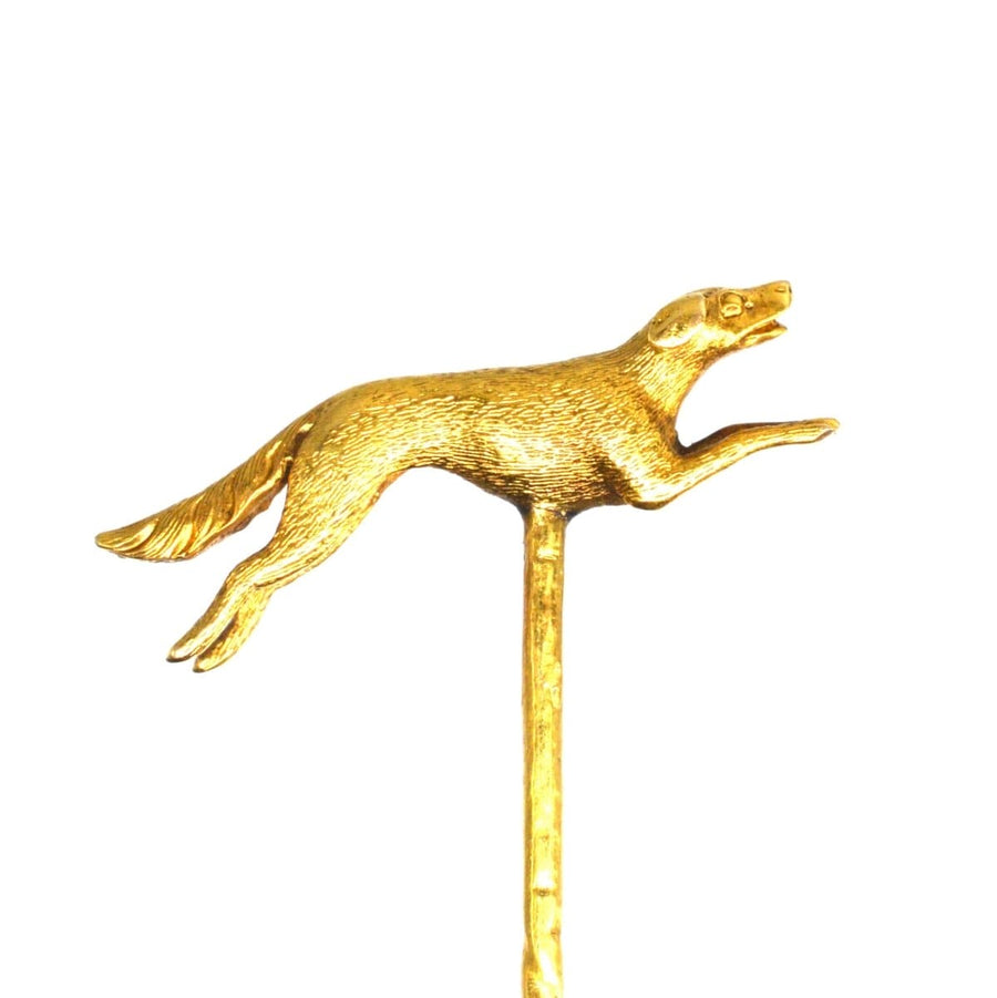 Early 20th century 15ct gold tie pin featuring a running dog, beautifully sculpted with intricate details.