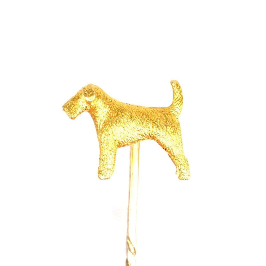Edwardian 18ct gold tie pin featuring a well-detailed terrier dog made in London in 1904.