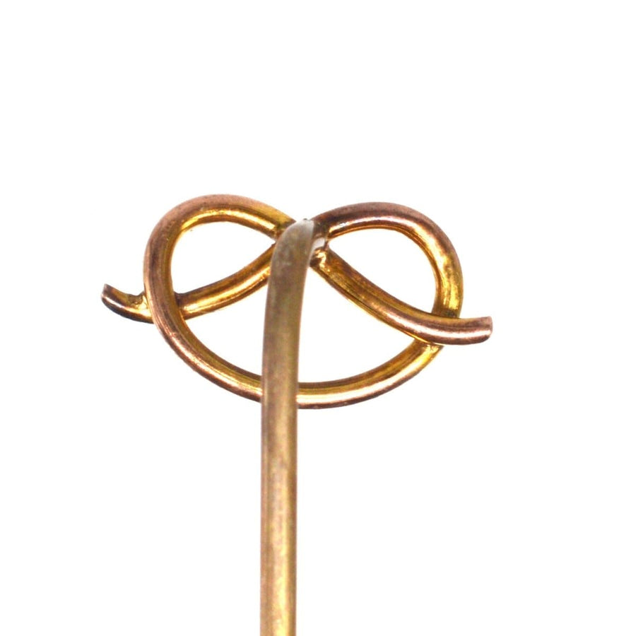 Edwardian 9ct gold Stafford Knot tie pin resembling a pretzel, dating back to 1900-1910 with a classic design.