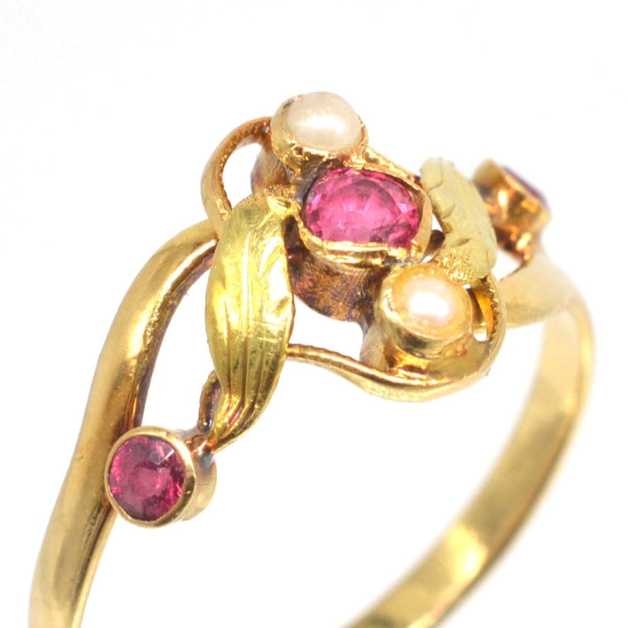French Art Nouveau 18ct gold ring with rubies and pearls in a naturalistic floral design.
