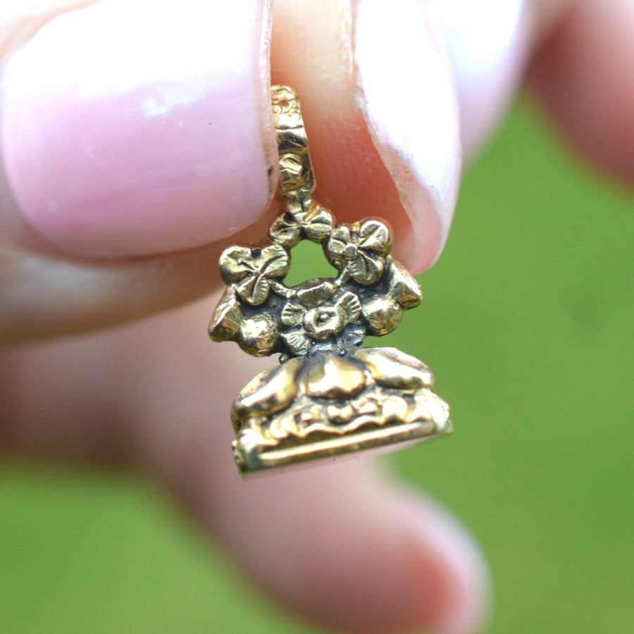 Georgian 15ct gold seal featuring Irish clovers, celebrating the union of Great Britain and Ireland, 1800s.