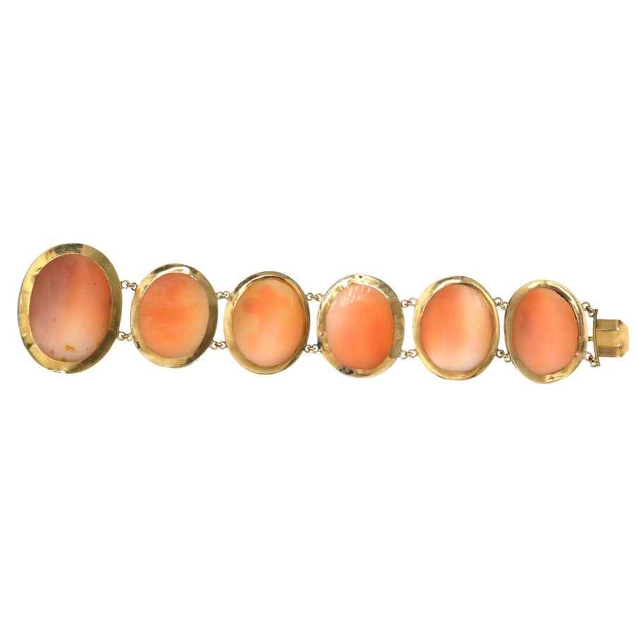 18ct gold bracelet featuring shell cameo carvings of Cupid, dating from the 1820s-1840s, exquisite vintage jewelry.