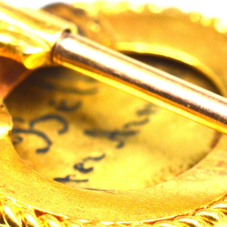 Close-up of Victorian 18ct gold tie pin featuring a spaniel dog design, showcasing fine craftsmanship and detail.