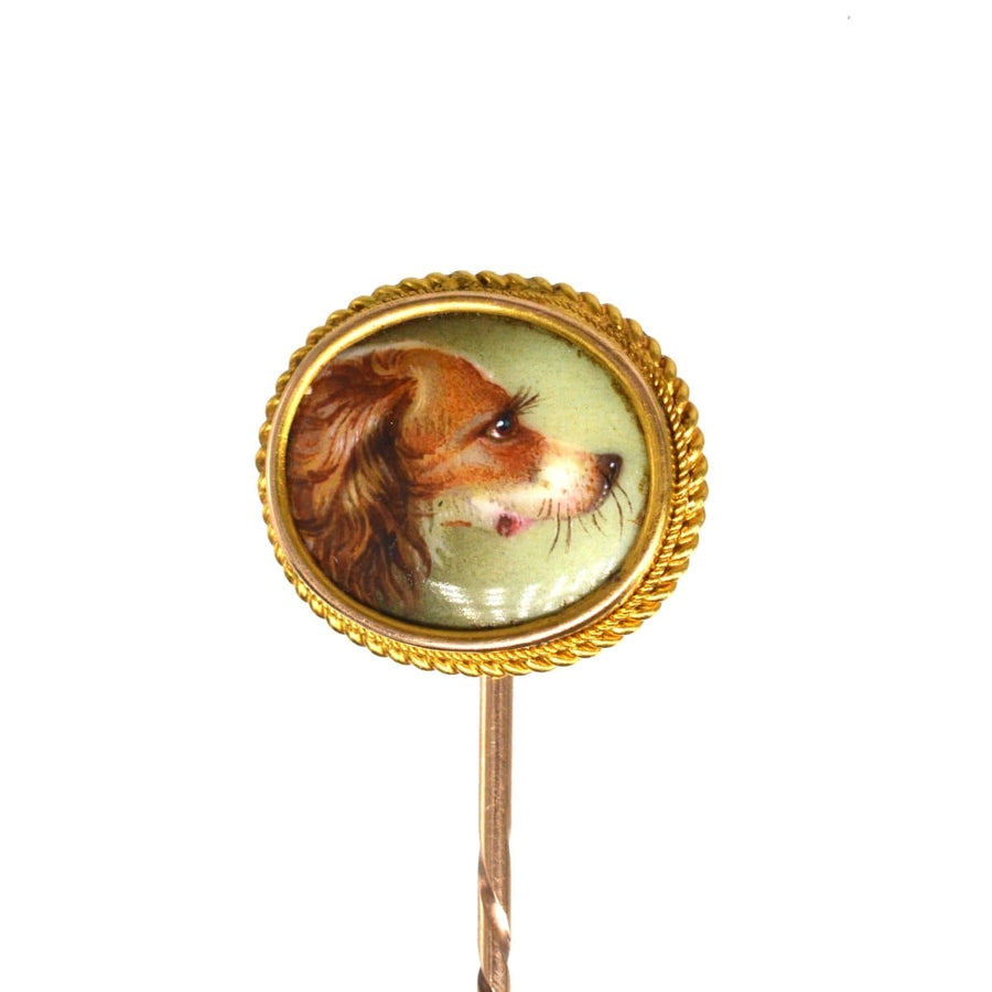 Victorian 18ct gold tie pin featuring a painted spaniel dog profile, perfect for silk ties.