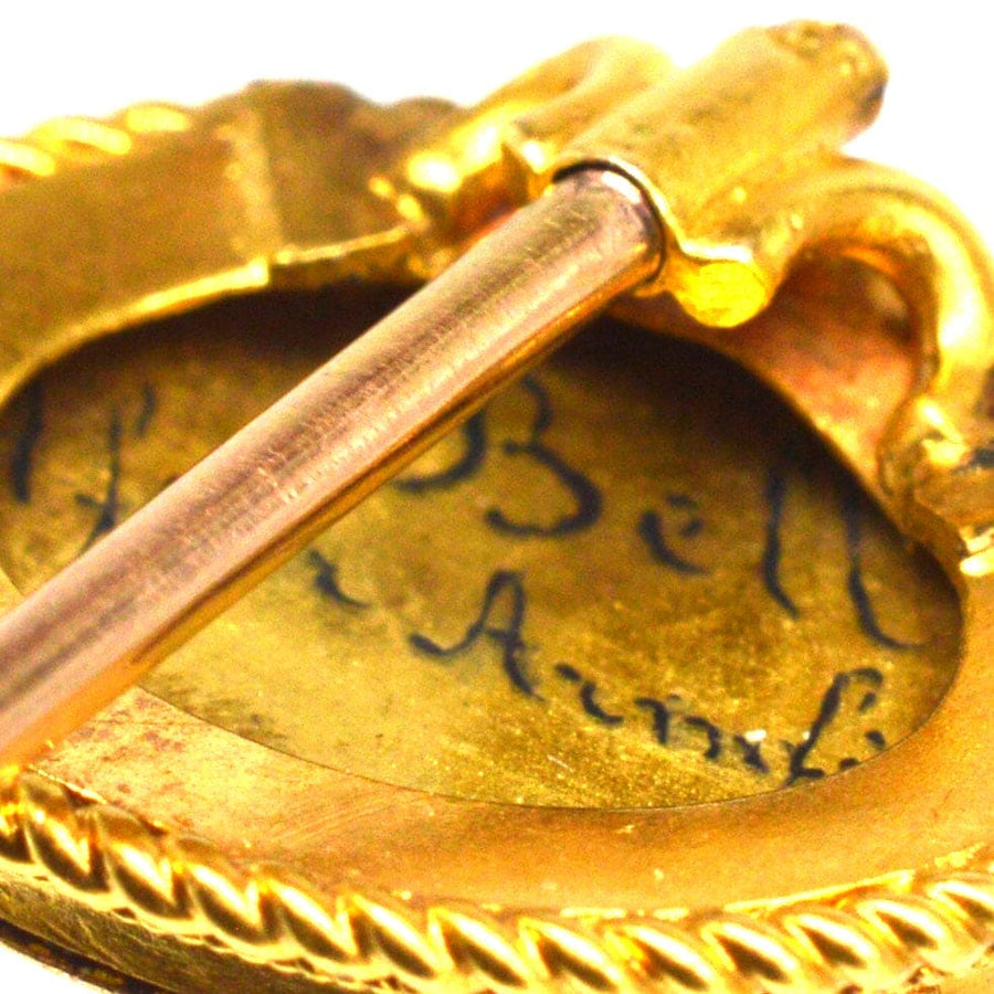 Close-up of a Victorian 18ct gold tie pin depicting a spaniel dog, beautifully painted after George Armfield.