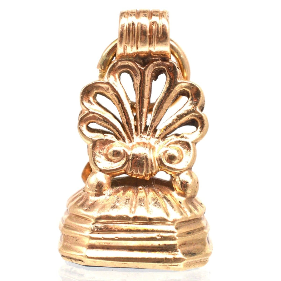 Victorian 9ct gold scallop shell seal pendant with intricate openwork and bloodstone base.