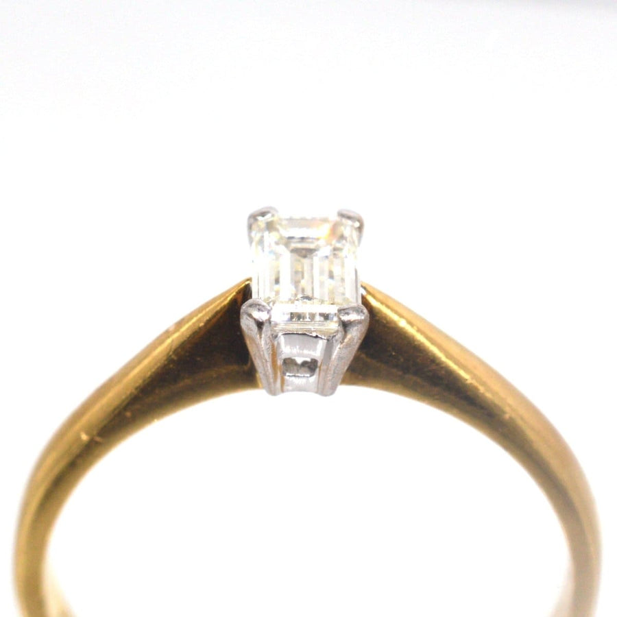 Vintage 18ct gold ring featuring a clear Emerald-Cut diamond, ideal for engagement or special occasions.