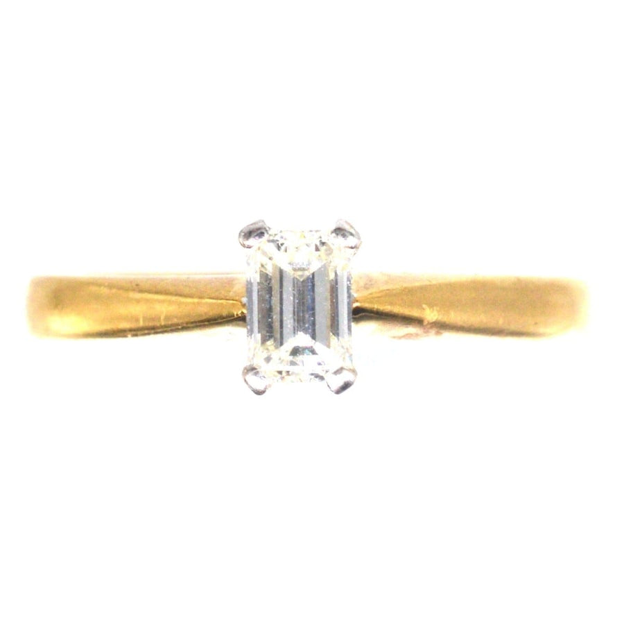Vintage 18ct gold ring featuring an emerald-cut diamond, perfect for engagement or special occasions.