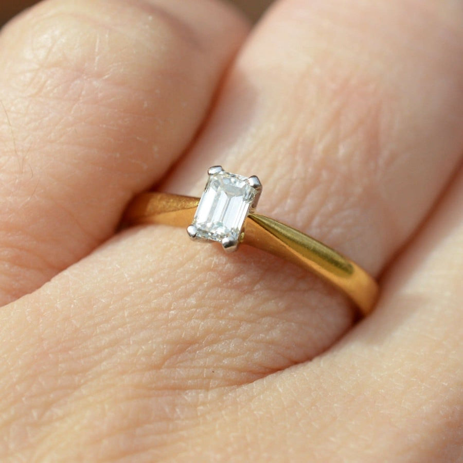 Vintage 18ct gold ring featuring an elegant emerald-cut diamond, perfect for engagement.