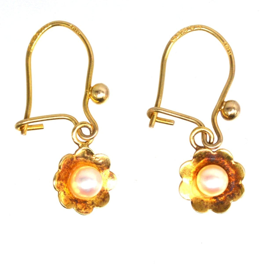 Vintage 1970s 9ct gold earrings with pearl in flower design, charming and adorable accessory.