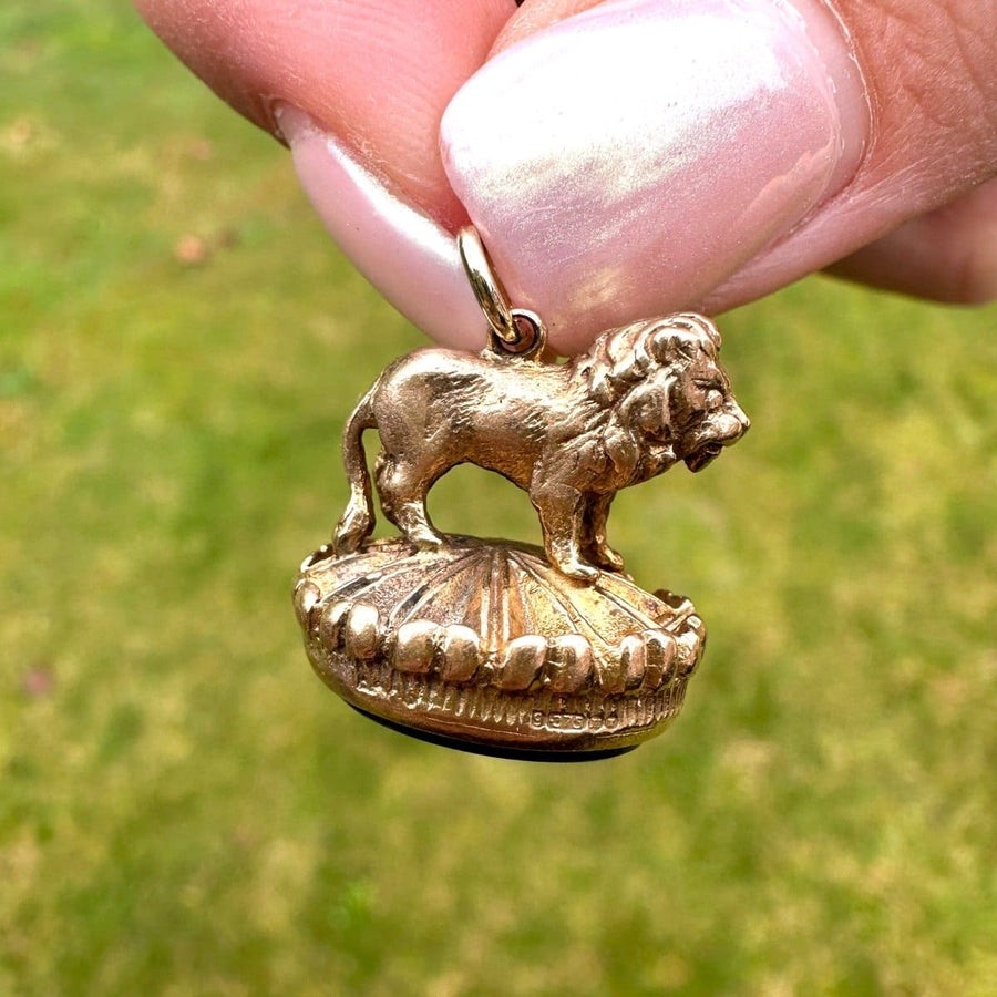 Vintage 9ct gold lion seal on an onyx base, detailed craftsmanship, perfect gift for lion lovers and Leos.