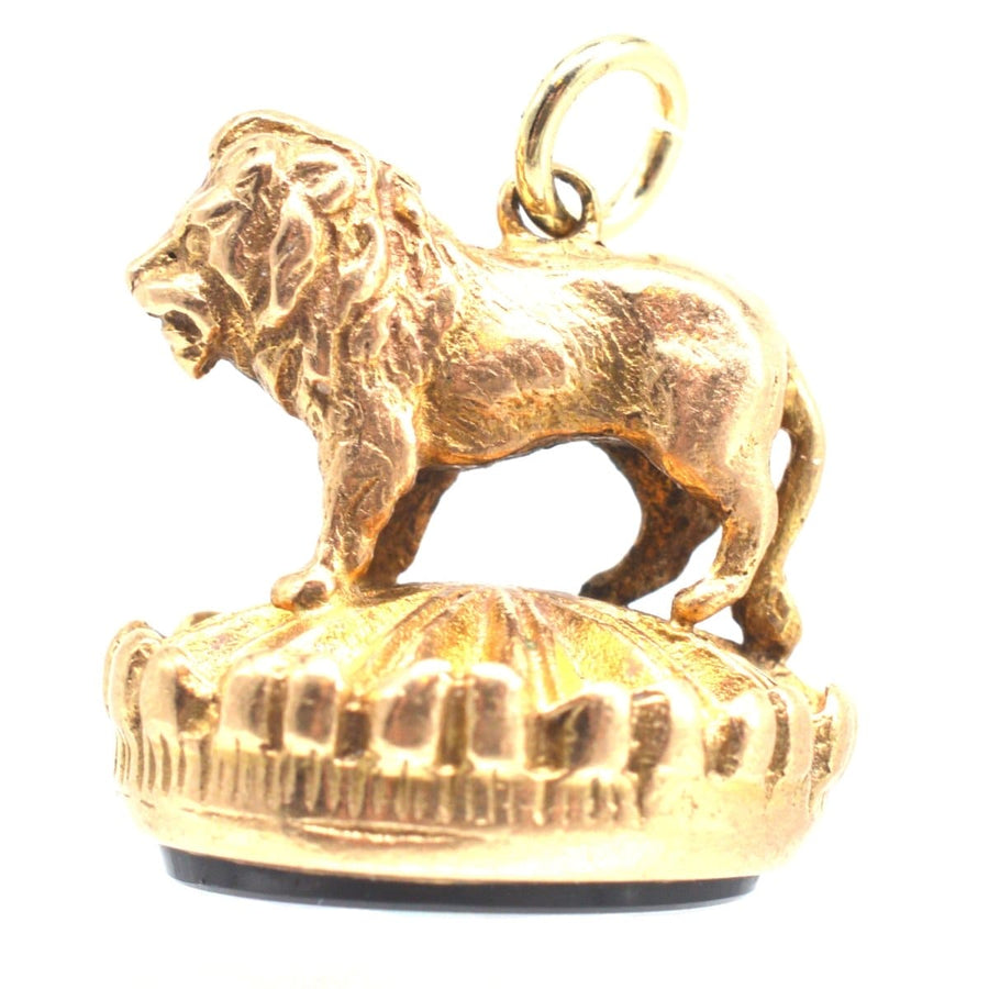 Vintage 9ct gold lion seal on an onyx base, made in London in 1967, ideal for lion lovers and Leos.