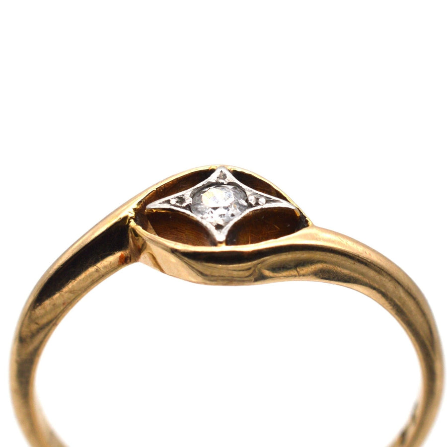 Art Deco 18ct gold diamond twist ring featuring a star motif, showcasing exquisite design and craftsmanship.