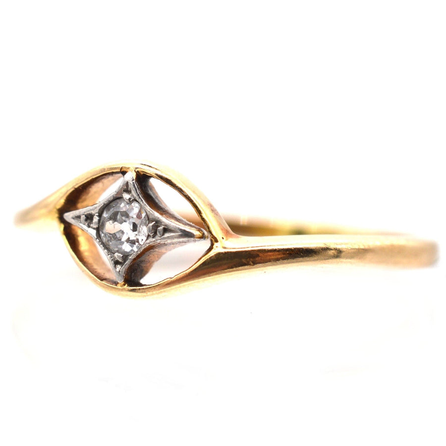 Art Deco 18ct gold diamond twist ring featuring a star motif, dating from 1915-1925, perfect for an engagement.