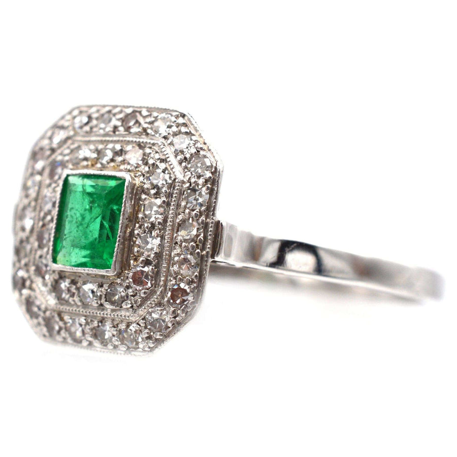 Art Deco 18ct white gold ring featuring emerald and diamond cluster design, circa 1920s, elegant vintage jewelry.