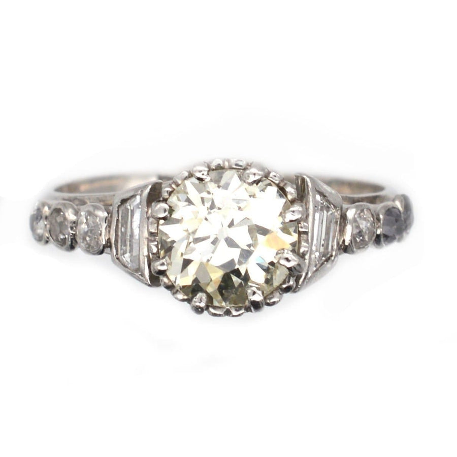 Art Deco platinum large diamond solitaire ring with diamond shoulders, vintage design from circa 1925.