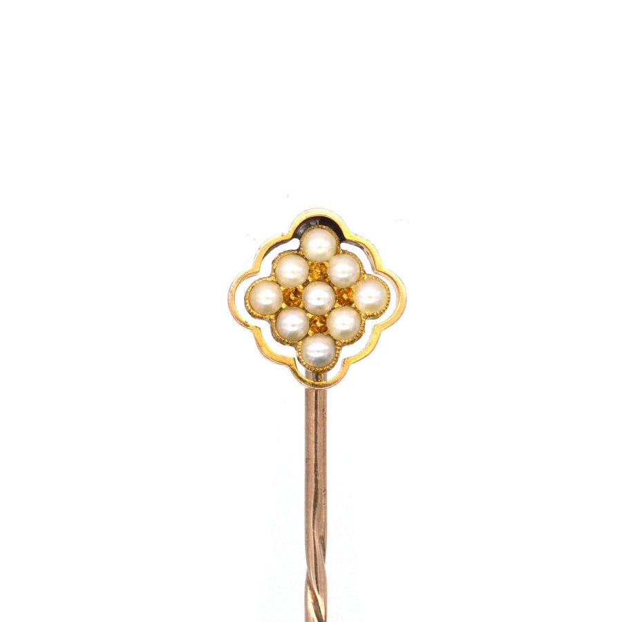 Edwardian 15ct gold tie pin featuring a diamond-shaped cluster of natural split pearls.