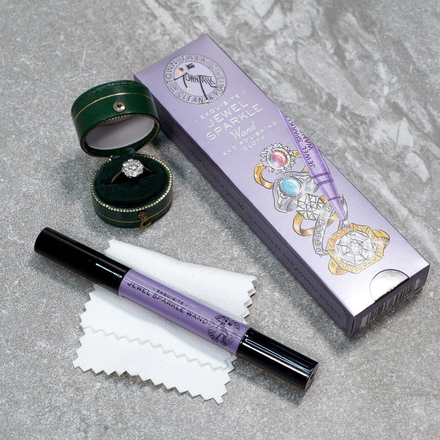 Town Talk Jewellery Cleaning Wand next to a jewellery box and cleaning cloth, designed for sparkling gemstones.
