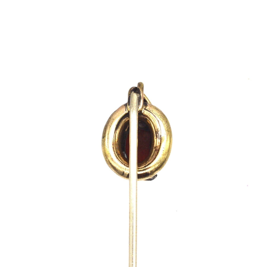 Victorian 9ct gold tie pin featuring a carnelian intaglio cross, crafted in the late 19th century.