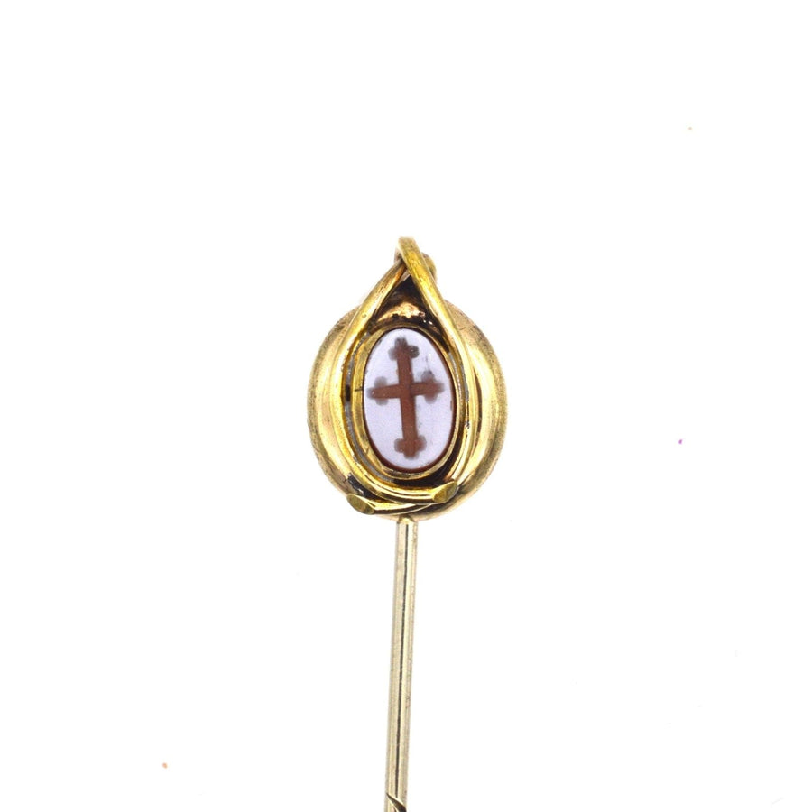 Victorian 9ct gold tie pin featuring a Carnelian intaglio of a cross, dating from the 1870s-1890s.