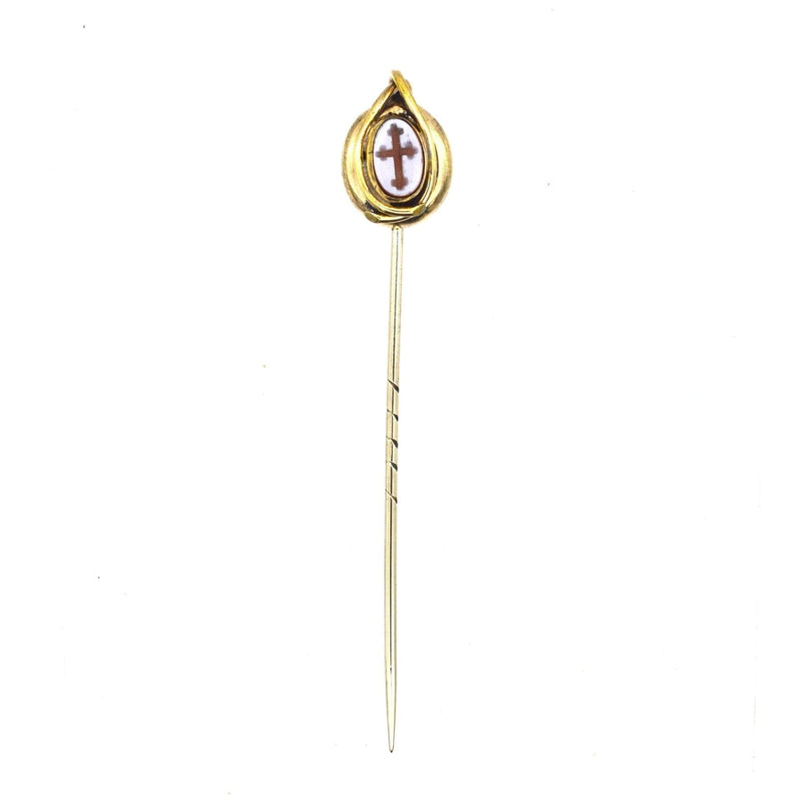 Victorian 9ct gold tie pin featuring Carnelian intaglio with cross, vintage accessory from the 1870s-1890s.