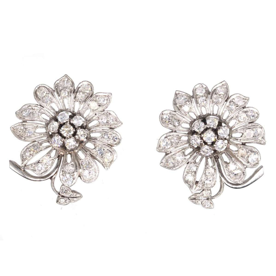 1940er Jahre 18ct Weißgold Diamant Blume Cluster Ohrringe, mit funkelnden Diamanten Blütenblätter und eine atemberaubende zentrale Diamant-Cluster.