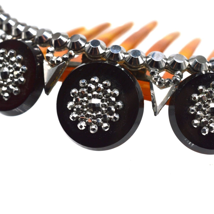 Regency-Diadem aus Onyx und geschliffenem Stahl auf einem Schildpattkamm mit aufwändigen Details und einzigartigen Akzenten aus geschliffenem Stahl.