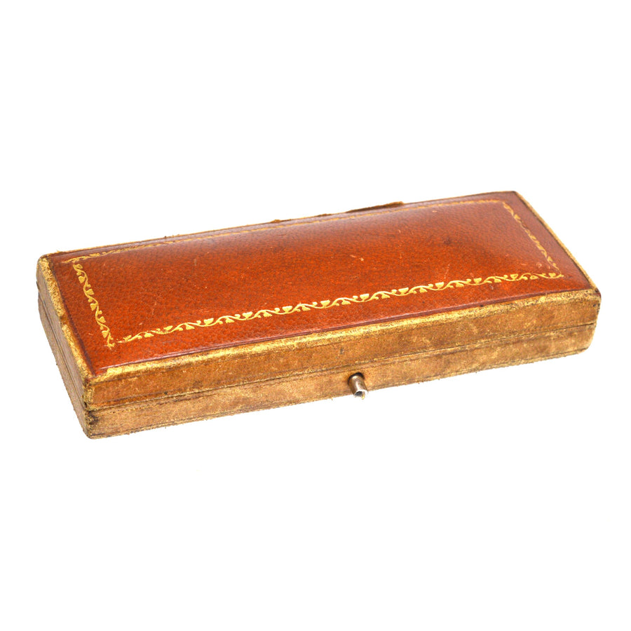 Antike braune Lederschatulle mit Goldverzierung, ideal für die Aufbewahrung von Schmuck oder Andenken.