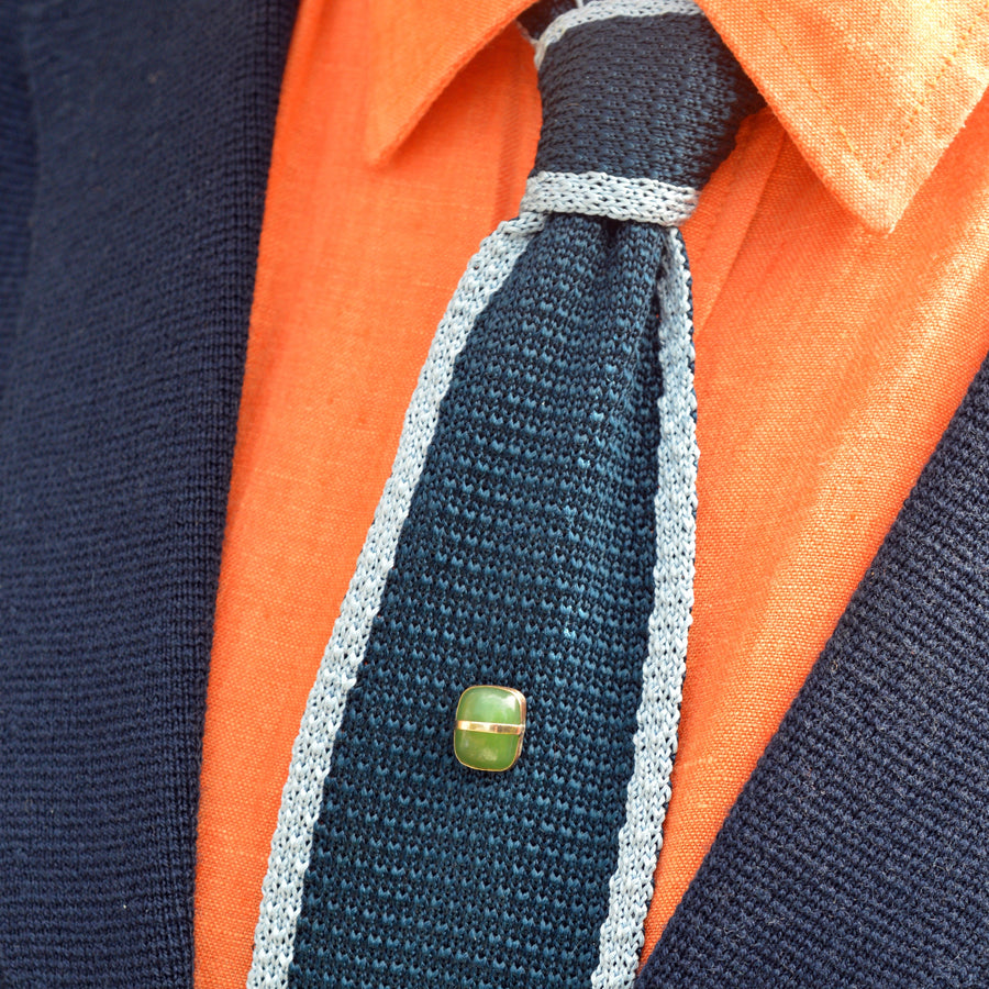 Art Deco Krawattennadel aus 9 Karat Gold und Nephrit Jade