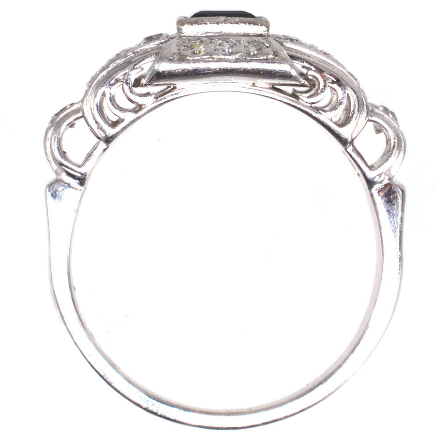 Mid Century Ring aus Platin, grünem Saphir und Diamant