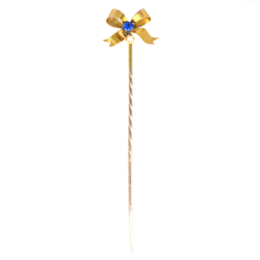 Edwardian 9ct Gold Bogen, synthetischer Saphir und Perle Krawattennadel
