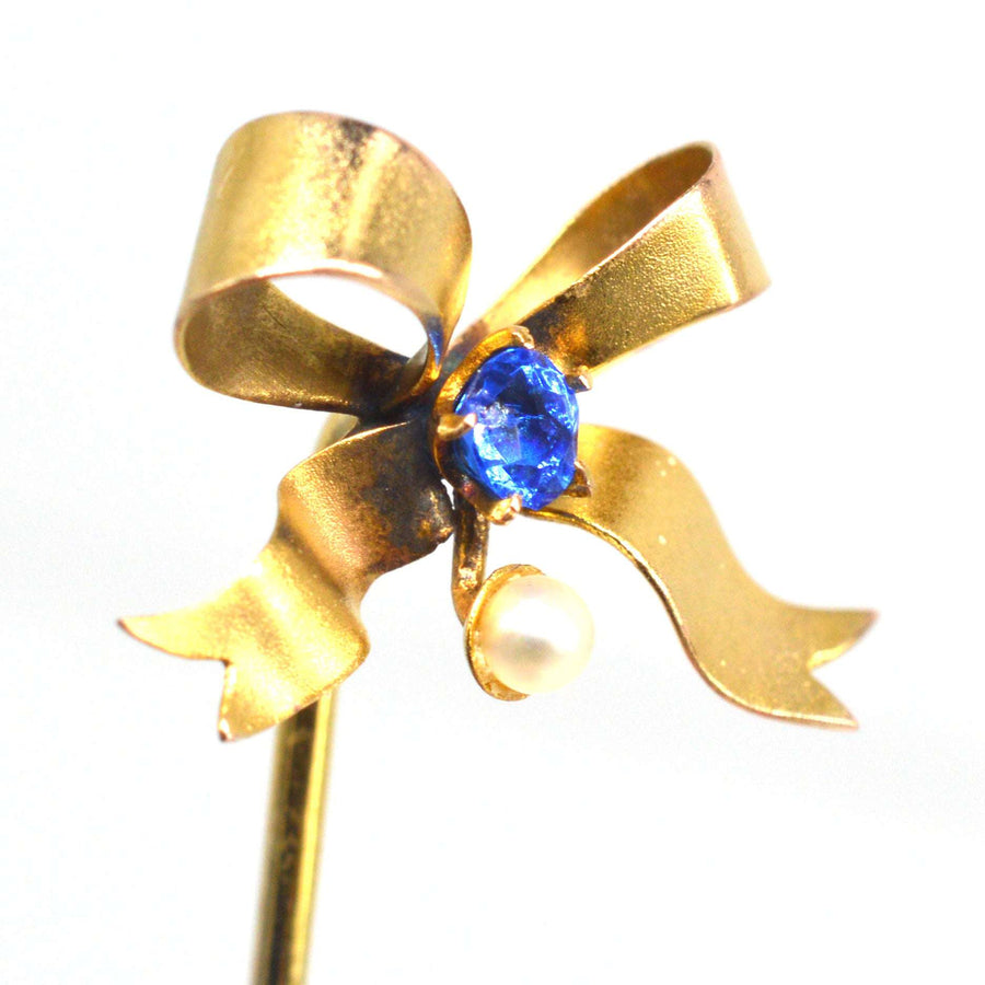 Edwardian 9ct Gold Bogen, synthetischer Saphir und Perle Krawattennadel