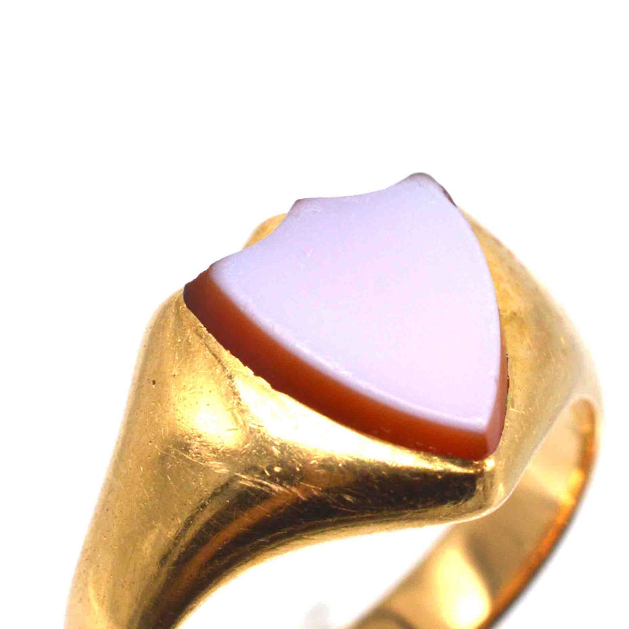 Viktorianischer Siegelring aus 18 Karat Gold mit schildförmigem Karneolstein aus den 1890er Jahren.