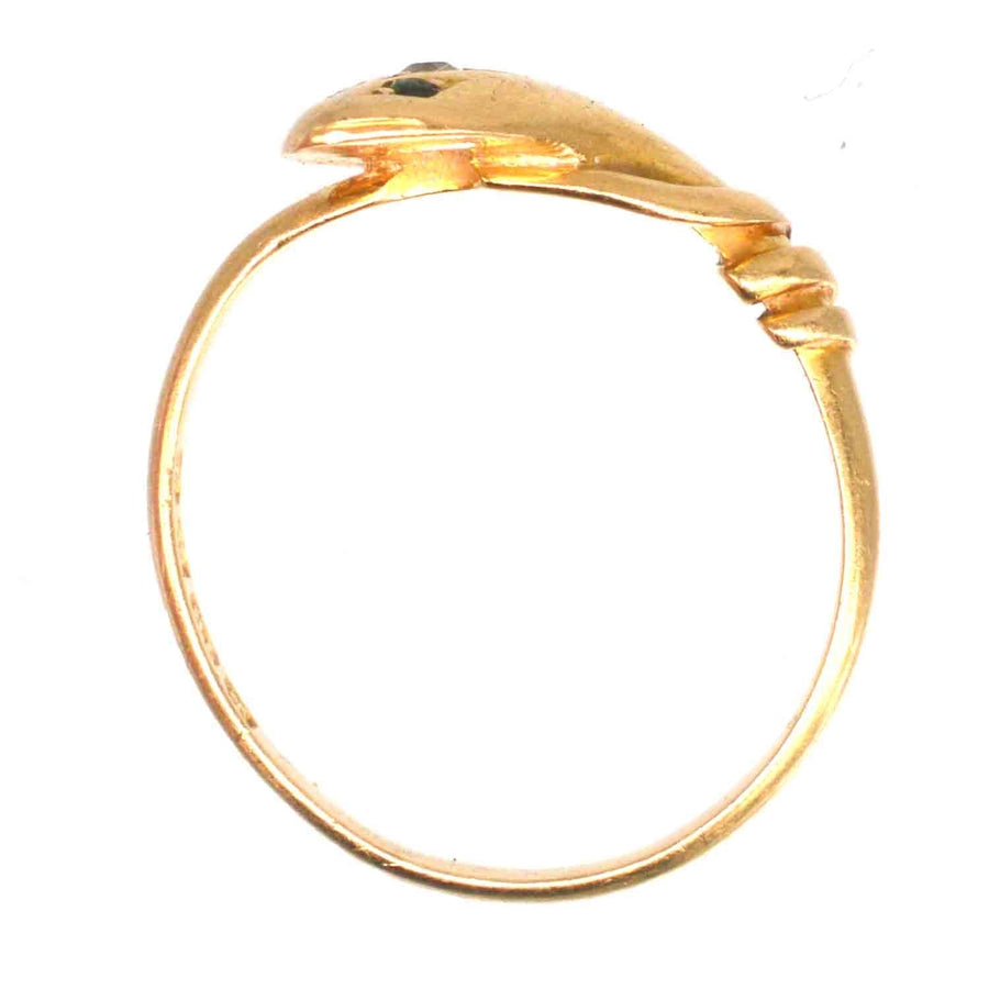 Edwardianischer Schlangenring aus 18-karätigem Gold mit grünen Granataugen, der sich durch aufwändige Handwerkskunst und elegantes Design auszeichnet.