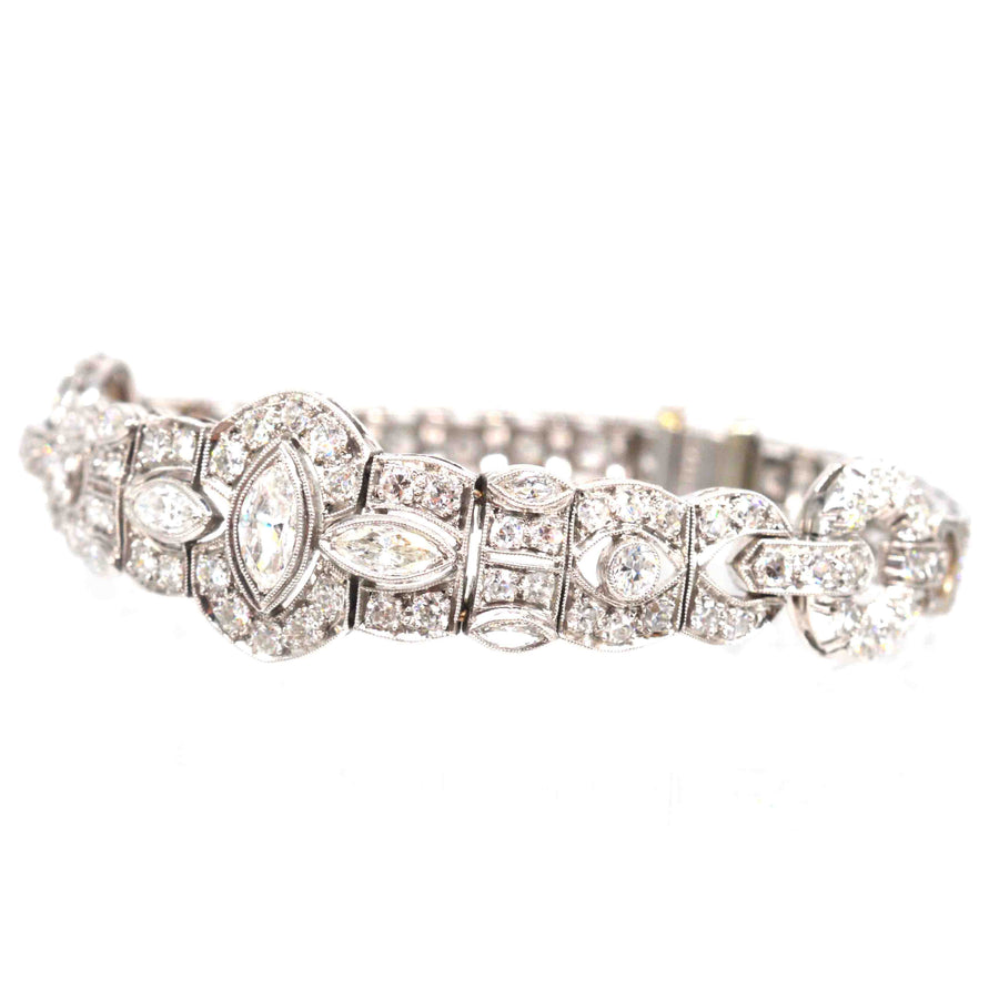 Art-Deco-Armband aus Iridium-Platin mit 4 Karat Diamanten aus den 1930er Jahren, mit geometrischem Design und leuchtenden Diamanten.