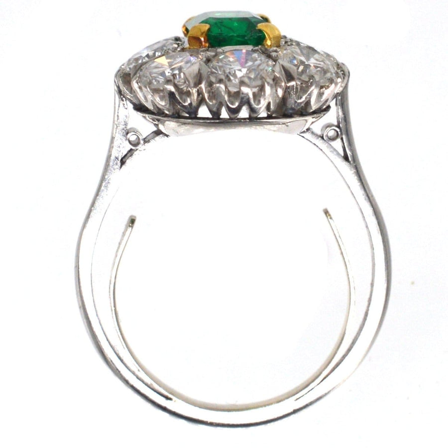 Art-Deco-Ring aus 18 Karat Gold und Platin mit kolumbianischem Smaragd und großen Diamanten, elegantes Design.