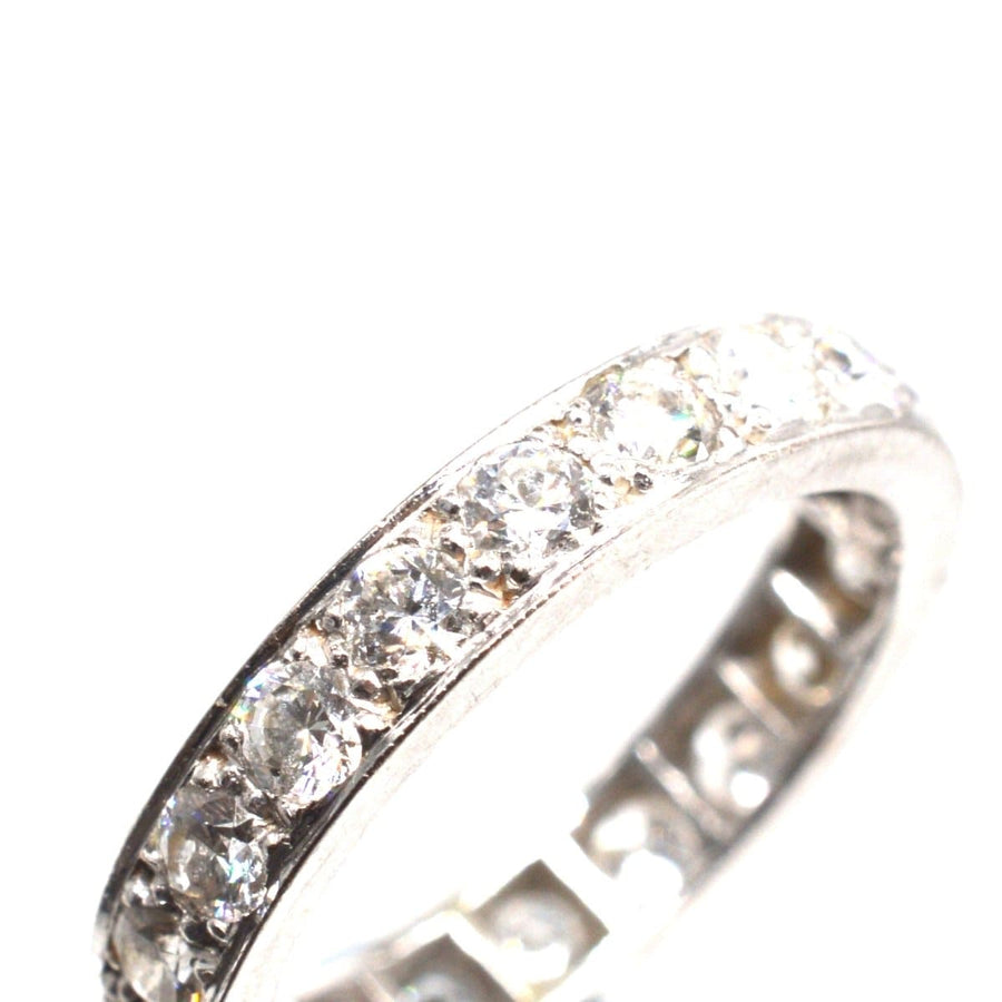 Art Deco 18ct Weißgold Diamant Ewigkeitsring mit funkelnden Diamanten, UK Größe N, perfekt als luxuriöses Geschenk.