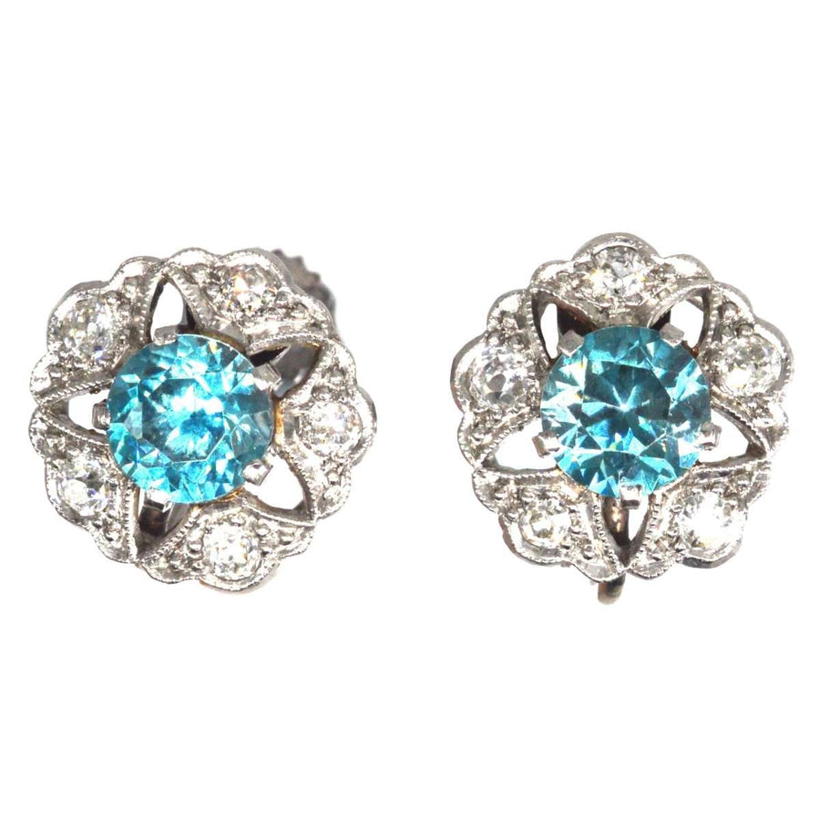 Art-Deco-Ohrringe aus 9 Karat Weißgold mit blauen Zirkonen und Diamanten in einem Starburst-Design.