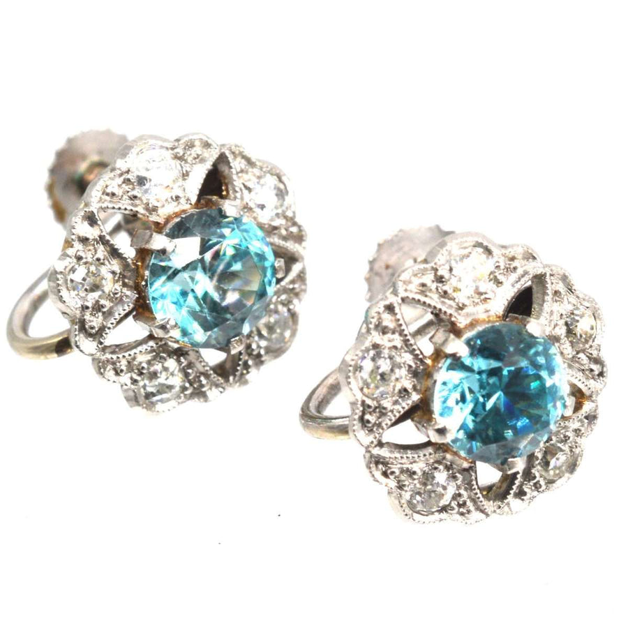 Art-Deco-Ohrringe aus 9 Karat Weißgold mit blauen Zirkonen und Diamanten in Starburst-Form.