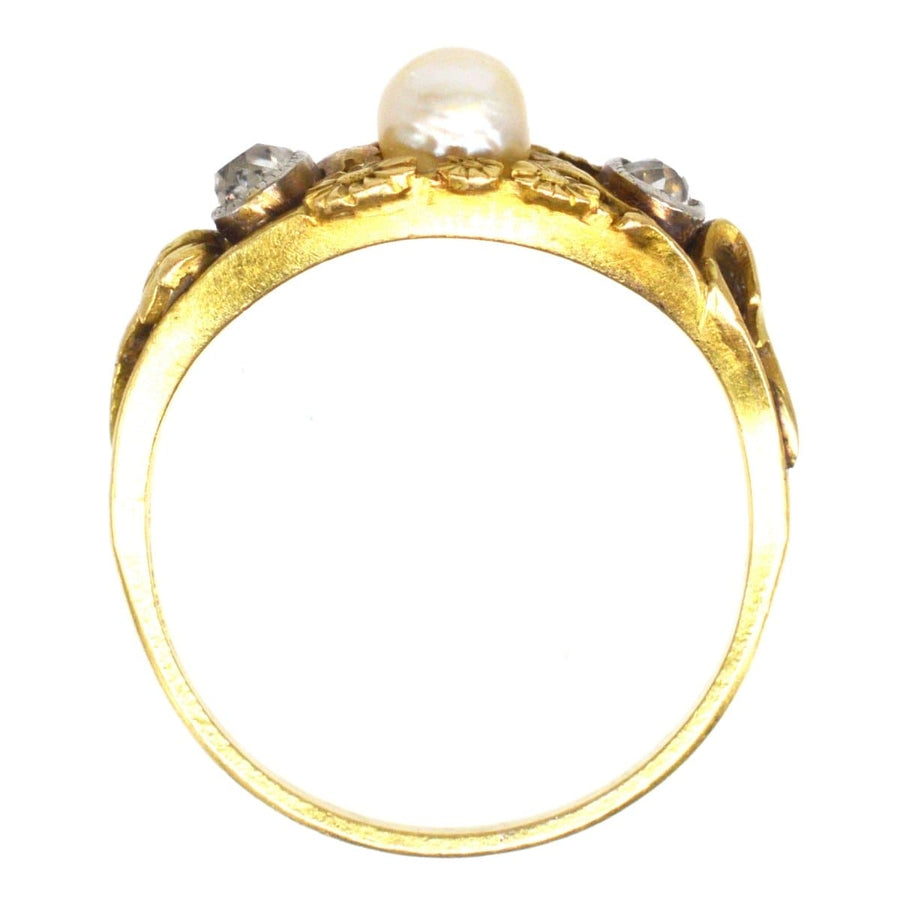 Jugendstilring aus 18 Karat Gold mit einer natürlichen Perle und Diamanten im Minenschliff, ideal für Sammler von antikem jewelry .