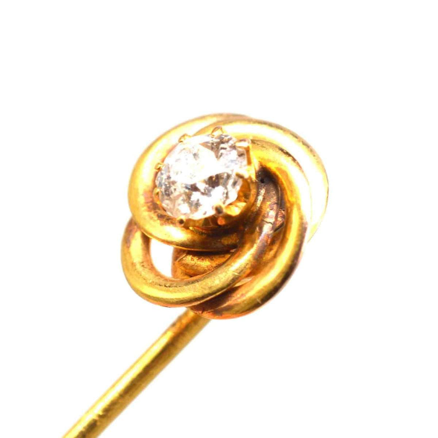 Krawattennadel aus 14-karätigem Gold mit einem funkelnden Diamanten, der Stärke und Ewigkeit symbolisiert. Ideal für Geschenke und formelle Kleidung.