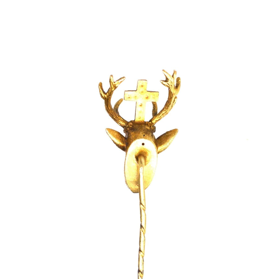 Krawattennadel aus 14-karätigem Gold mit St. Hubertus-Hirsch und Kreuz aus Diamanten im Rosenschliff, symbolisches Jagdmotiv aus dem frühen 20. Jahrhundert.