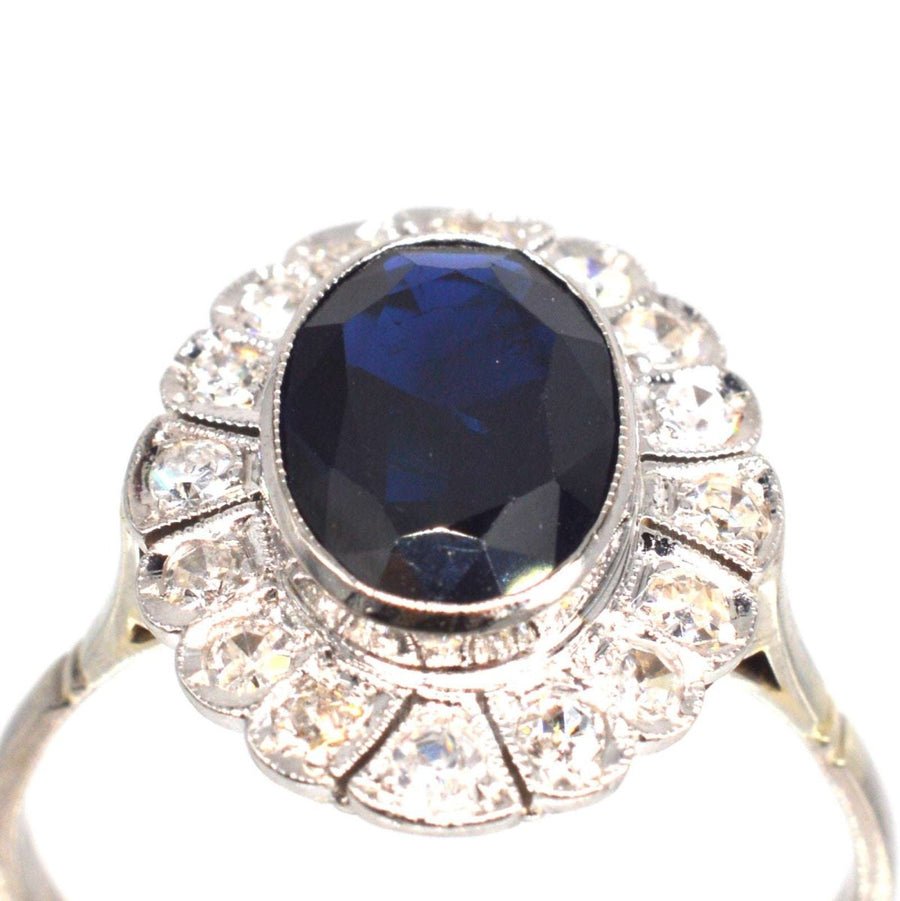 Dunkelblauer Saphir und Diamant-Cluster-Ring aus dem frühen 20. Jahrhundert | Parkin and Gerrish | Antiker & Vintage-Schmuck