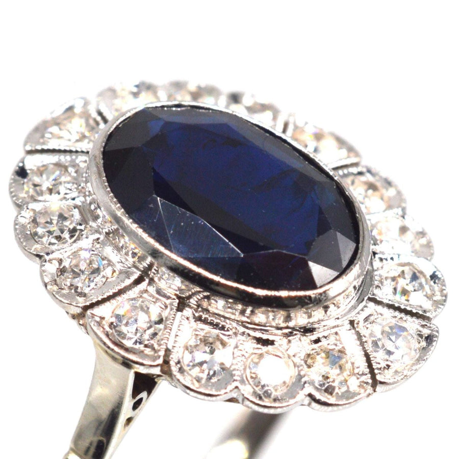 Dunkelblauer Saphir und Diamant-Cluster-Ring aus dem frühen 20. Jahrhundert | Parkin and Gerrish | Antiker & Vintage-Schmuck